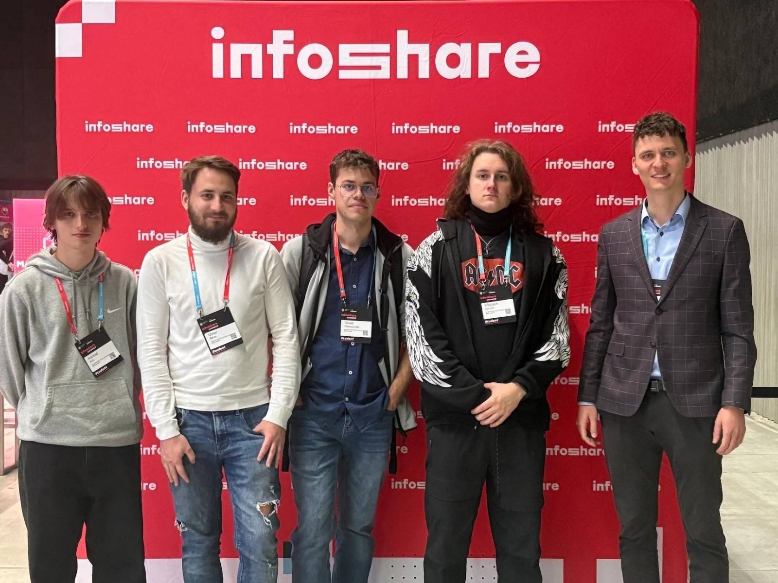 Das Team von Edge AI auf der Konferenz Infoshare